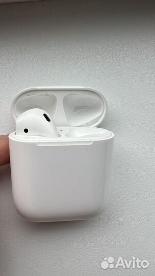 Беспроводной наушник apple airpods 1