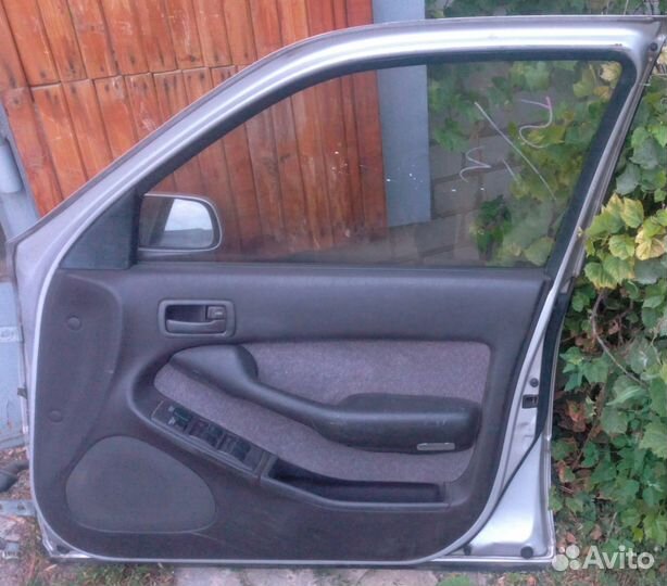 Дверь Camry / Vista SV30 правая левая