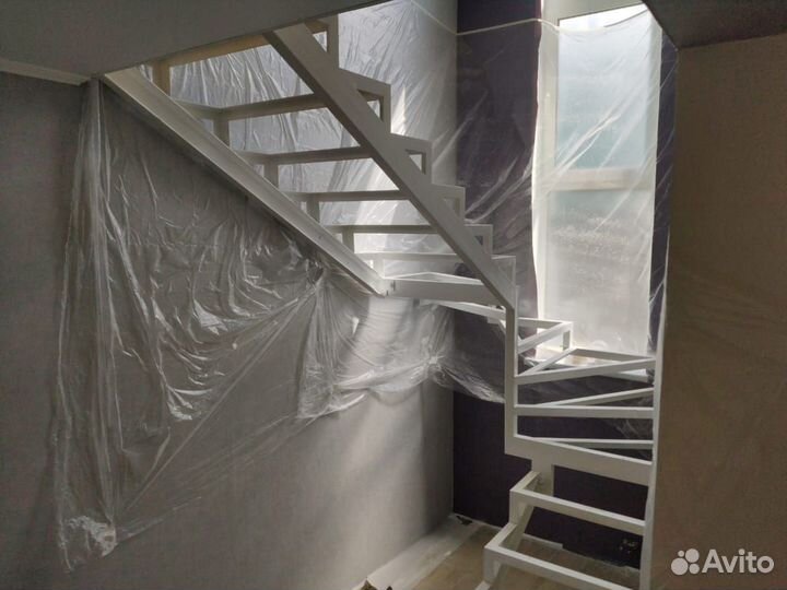 Лестница на металлическом каркасе