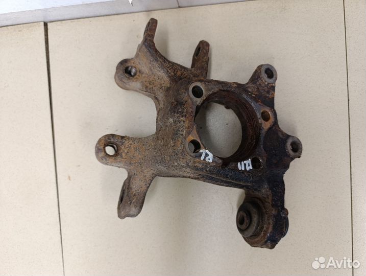 Кулак поворотный задний левый toyota Avensis III 2009