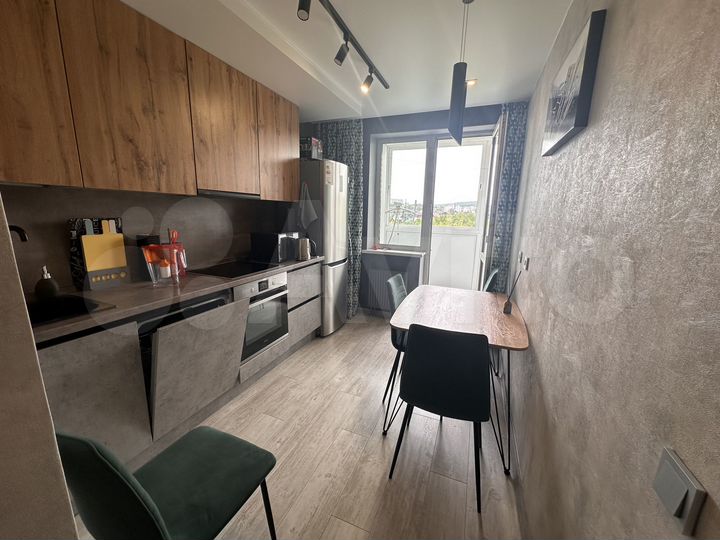 2-к. квартира, 57 м², 3/9 эт.