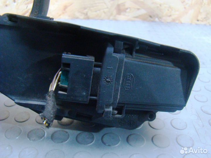 BMW X1 E84 Педаль газа