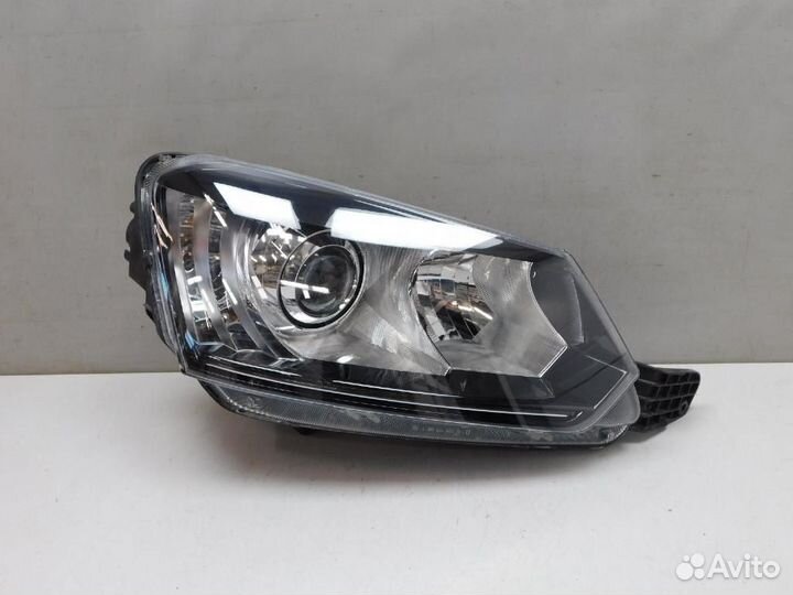 Фара правая Skoda Yeti