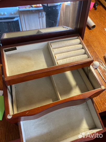 Деревянная шкатулка