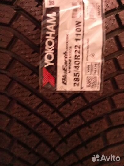 Yokohama BluEarth Winter V906 285/40 R22 и 325/35 R22