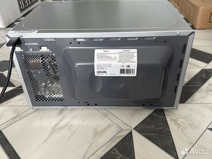 Микроволновая печь соло Midea MM720C4E-S