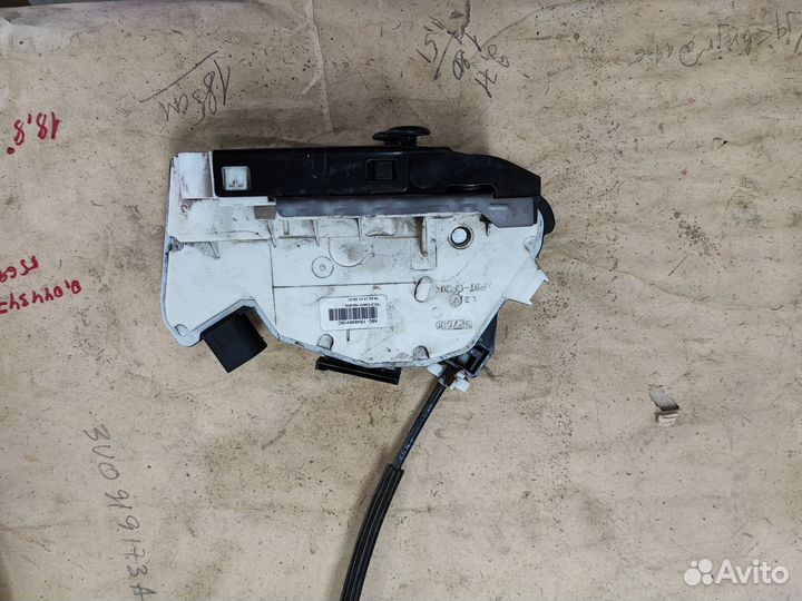 Замок задней левой двери skoda superb II