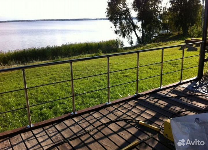 Нержавеющие перила на винтовую лестницу