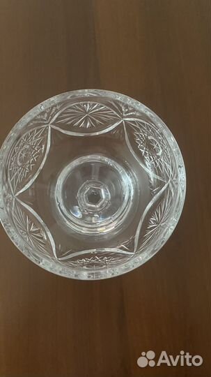 Хрустальная ваза на ножке