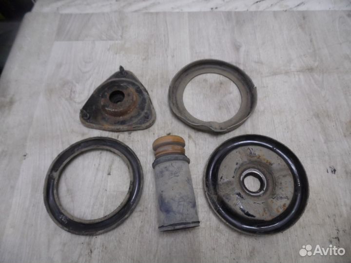 Lancer 9 Опора переднего амортизатора Mitsubishi L