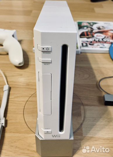 Игровая приставка Nintendo Wii (комплект)