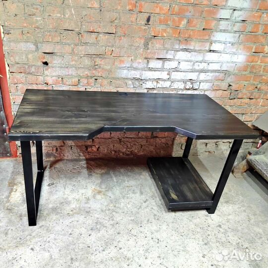 Компьютерный стол в стиле лофт