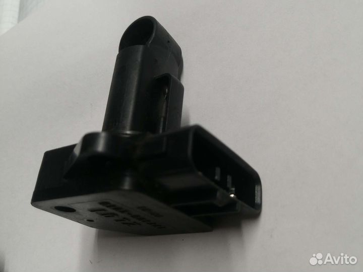 Датчик массового расхода воздуха mazda