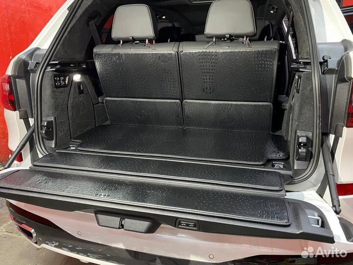 3D кoвpики из экокожи с шиpокими бoртами