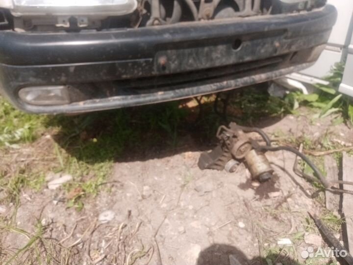 Бампер передний Renault Laguna 1 Дорестайлинг