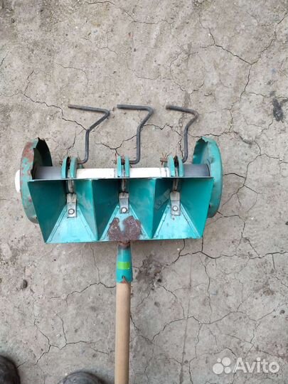 Сеялка ручная трëхрядная