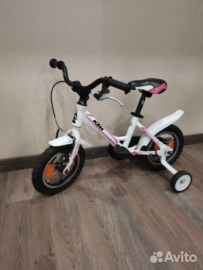 Детский велосипед четырехколесный