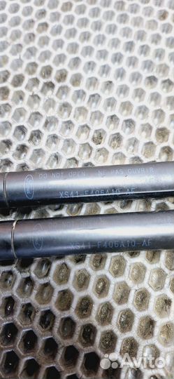 Газовые упоры крышки багажника Ford Focus 1 седан