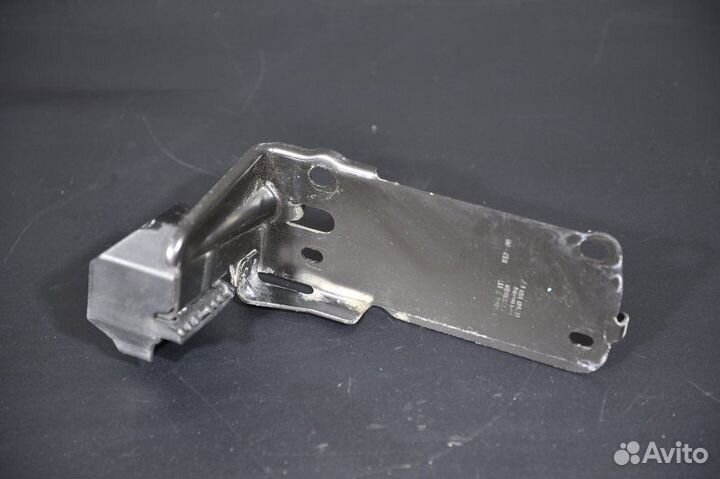 Кронштейн радиатора правый Bmw 3 E90