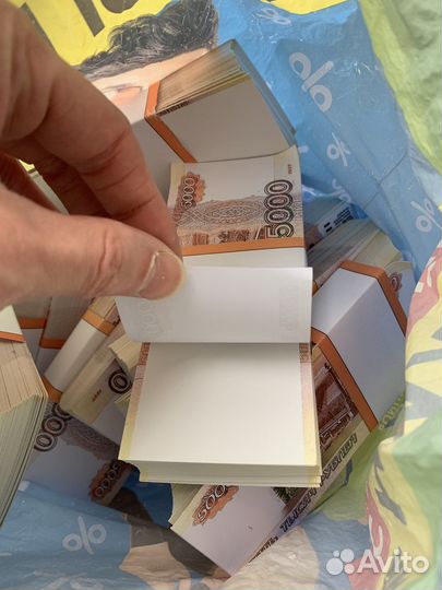 Бумажные деньги (бутафория)