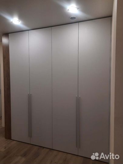 Шкаф