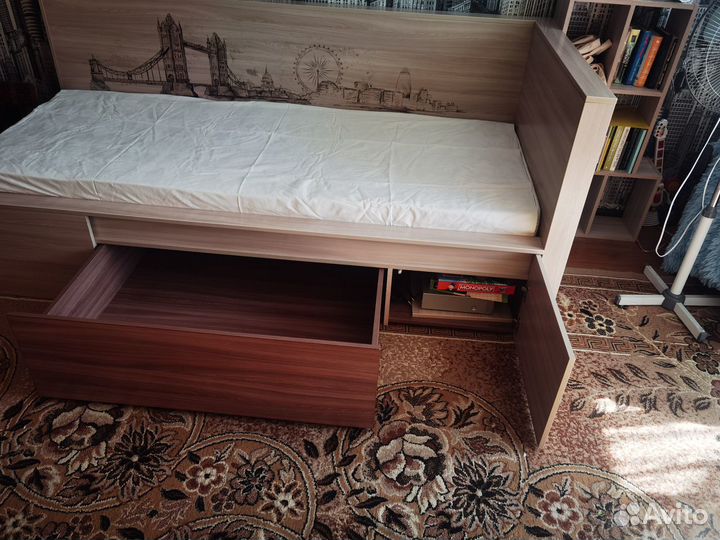 Кровать с матрасом