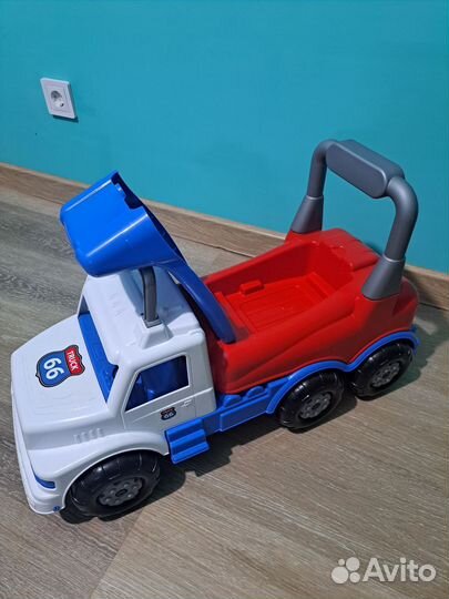 Машинка каталка толокар