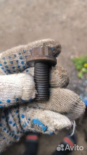 Болт коленвала Audi 80 VW Golf 3 Passat B3