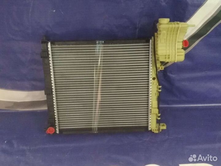 Радиатор двс Mercedes V-Class 1998