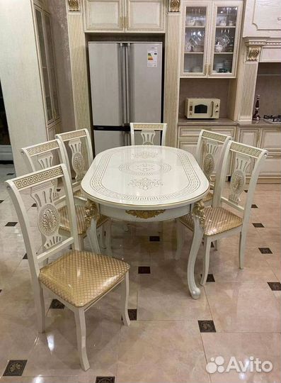 Кухонный стол и стулья комплект