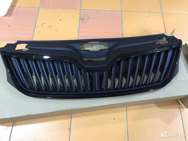 Решетка радиатора Skoda Rapid 12-20 с молдингом