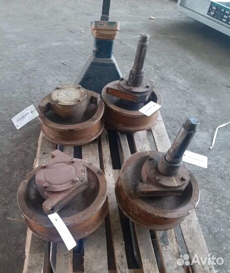 Крановые колеси К2р-360 с буксами и вал.Таль тельфер кран-балка