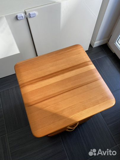 Тумба прикроватная из массива