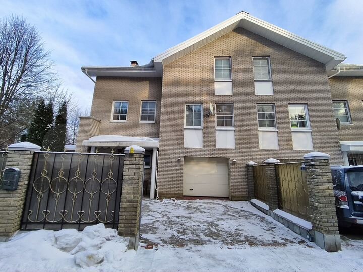 Таунхаус 263,2 м² на участке 4 сот.