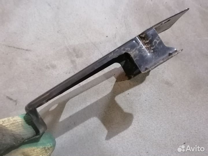 Кронштейн ручника LADA Granta