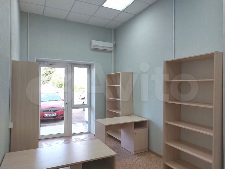 Помещение на первой линии. Отдельный вход. 15.5 м²