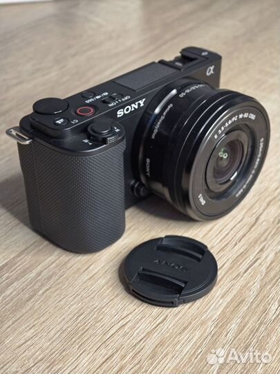 Беззеркальный фотоаппарат Sony ZV-E10 Kit 16-50mm