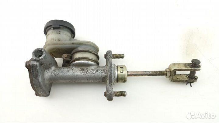 Главный цилиндр сцепления Isuzu Rodeo Y22SE 2002