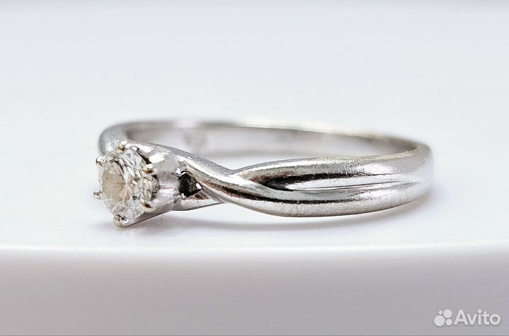 Золотое кольцо с бриллиантом 750 пробы