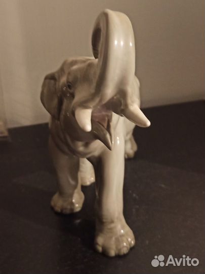 Слон фарфоровый лфз