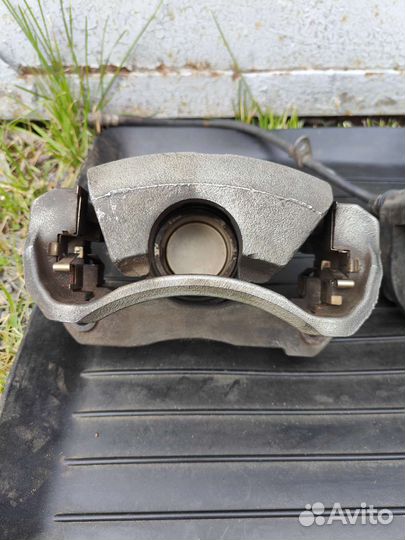 Суппорт передний контрактный Toyota Camry XV40