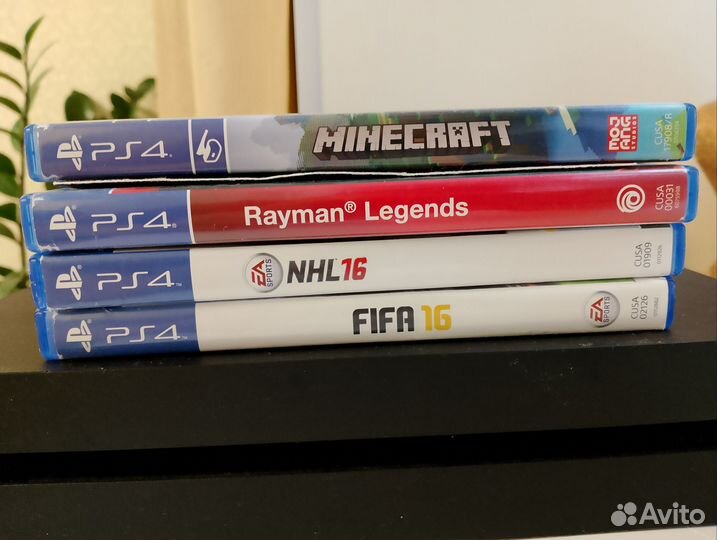 Sony PS4+диски:rayman legends,NHL16,FIFA