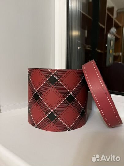 Подарочная коробка