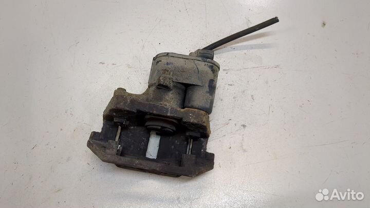 Суппорт левый задний Volvo XC70