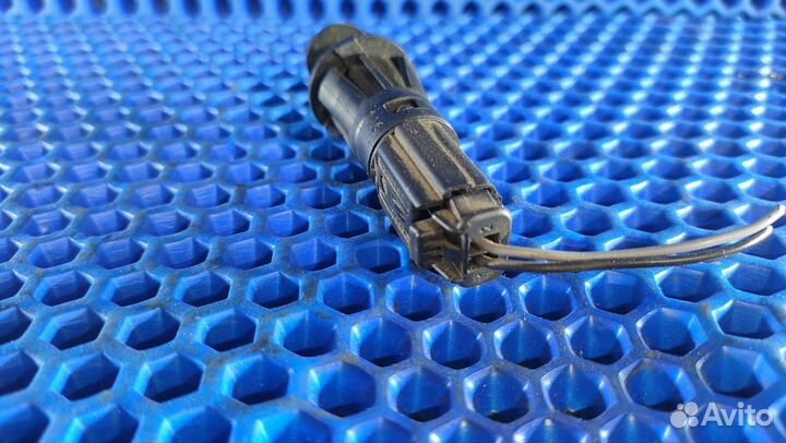 Концевик крышки багажника Renault Logan 1