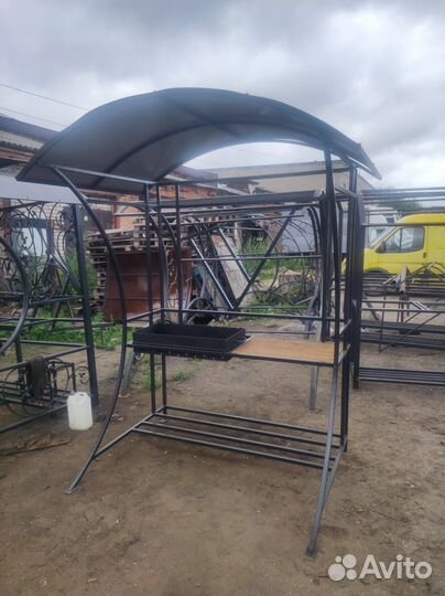 Мангал с крышей