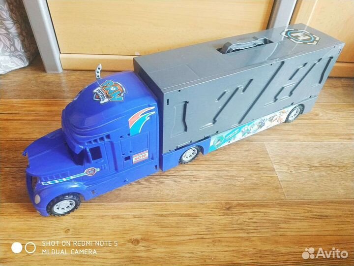 Автомобиль- игрушка, база для щенков