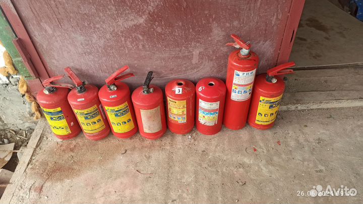 Корпус б/у огнетушителя и комплектующие к нему