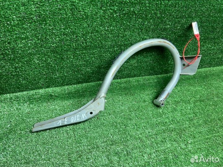 Петля багажника задняя левая Mercedes-Benz E W210