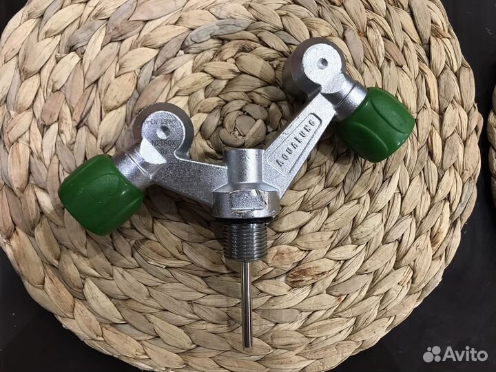 Вентиль Aqua Lung TAG 2 выхода, кислородный